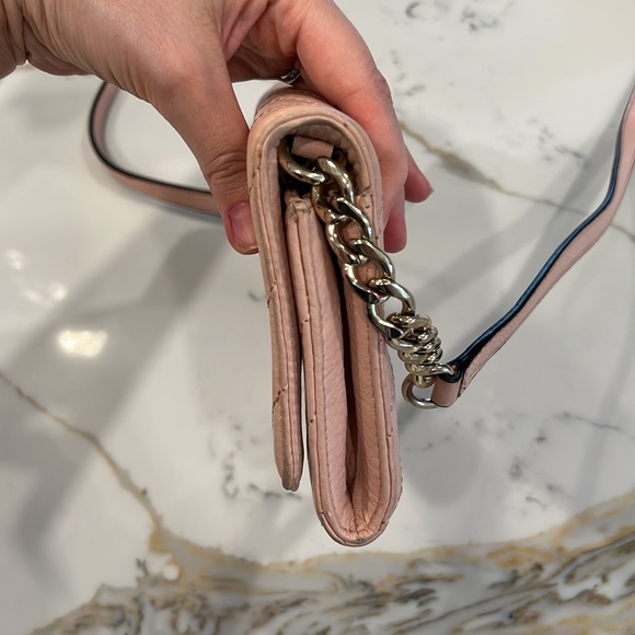 the bag Karl Lagerfeld is light pink - Picture 13 of 17